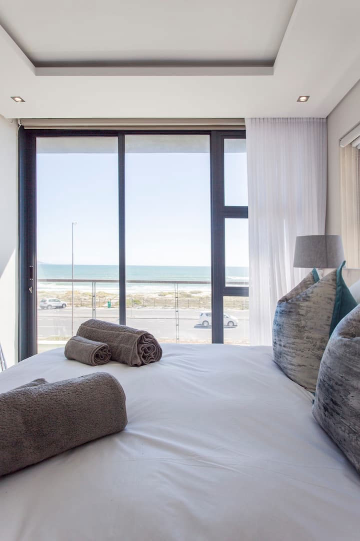 Blouberg Luxury Beachfront Apartment Gallery Image